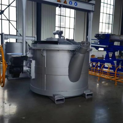 Chén được sử dụng trong các nhà đúc alumi để nhận nhôm nóng chảy thực hiện các hoạt động đổ trước lò sưởi mở