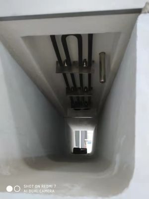 Giặt kim loại bằng hệ thống sưởi điện để đúc phôi trong nhà đúc nhôm.