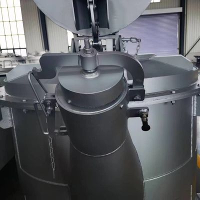 Chén được sử dụng trong các nhà đúc alumi để nhận nhôm nóng chảy thực hiện các hoạt động đổ trước lò sưởi mở