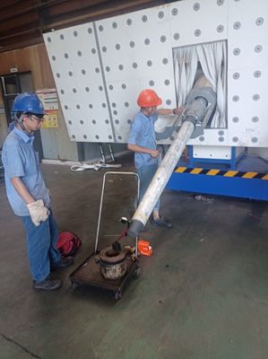 Bộ nạp từ thông quay cho ép phun được nâng bằng cần cẩu Áp suất Mpa 0.1-0.6 Vận hành êm ái và chính xác