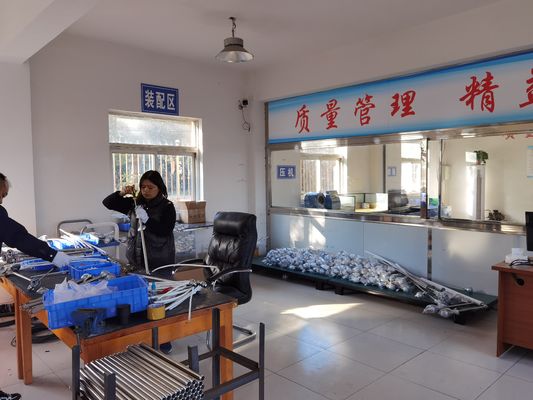 Cảm biến nhiệt độ nhiệt đới với đo điện áp Seebeck và kết nối kim loại khác nhau