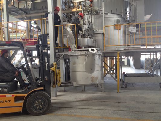 Xe nâng công suất 500KG Muôi chuyển nhôm nóng chảy Đổ kim loại nóng chảy 800 độ