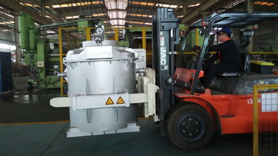 Công suất 1200KG Lò gia nhiệt Múc rót Công cụ di chuyển kim loại nóng chảy