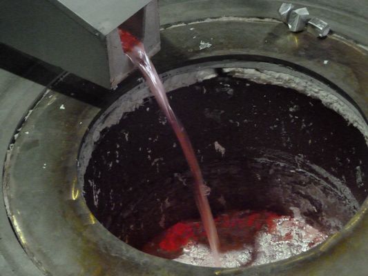 Ít cháy hơn Lò nung nóng chảy chân không cảm ứng tần số 0,30MPa Edium